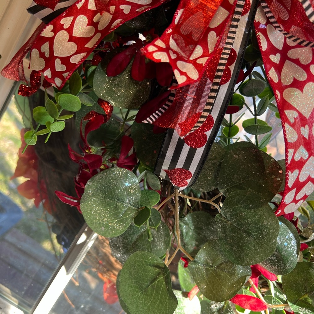 Festive Red and Green Holiday Wreath - Picture 3 of 7